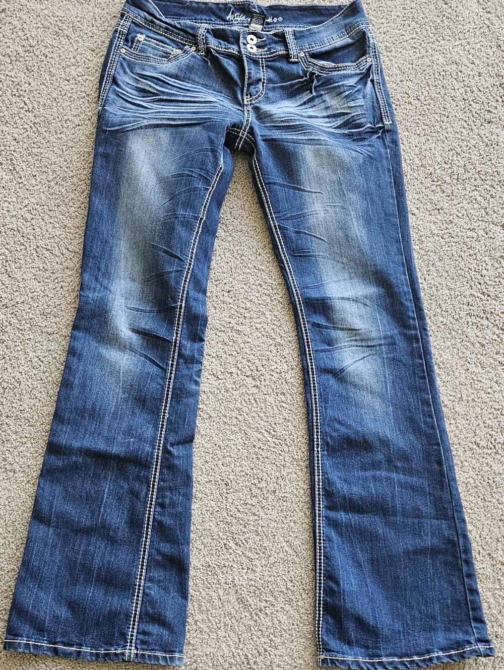 Womens Ariya Mid-rise Bootcut Jeans.  Size 9/10.